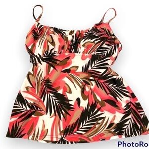 𝅺Tank top. Coral white/gold black tropical print.